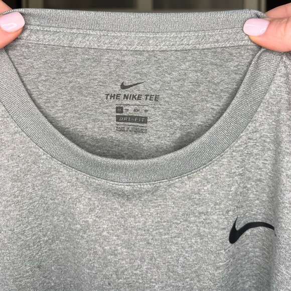 Womens NIKE t-shirt - Picture 4 of 4